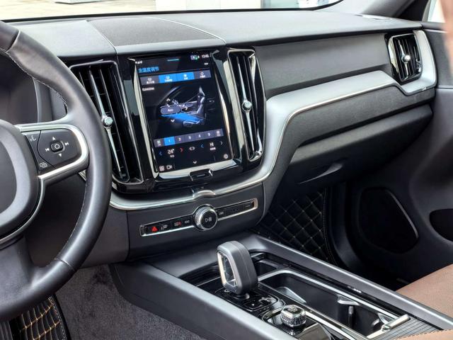 Volvo XC60 2024 thumb 6