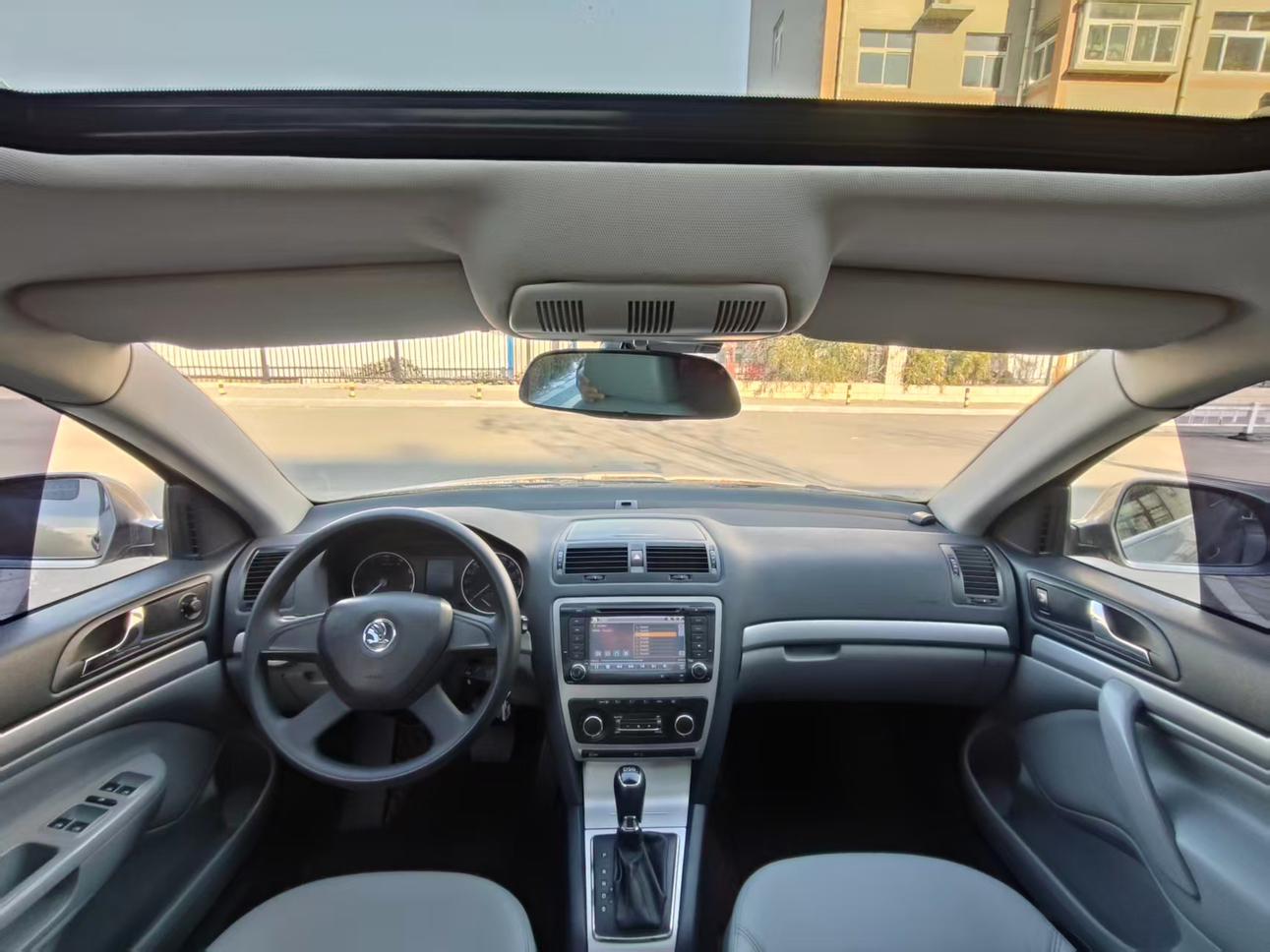 Skoda Octavia 2014 thumb 5
