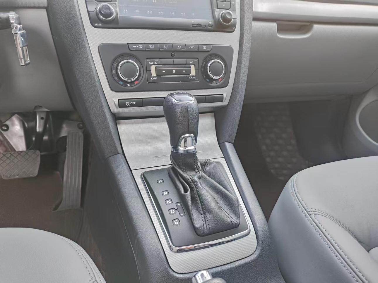 Skoda Octavia 2014 thumb 6