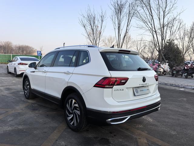 Volkswagen Tiguan 2023 thumb 3