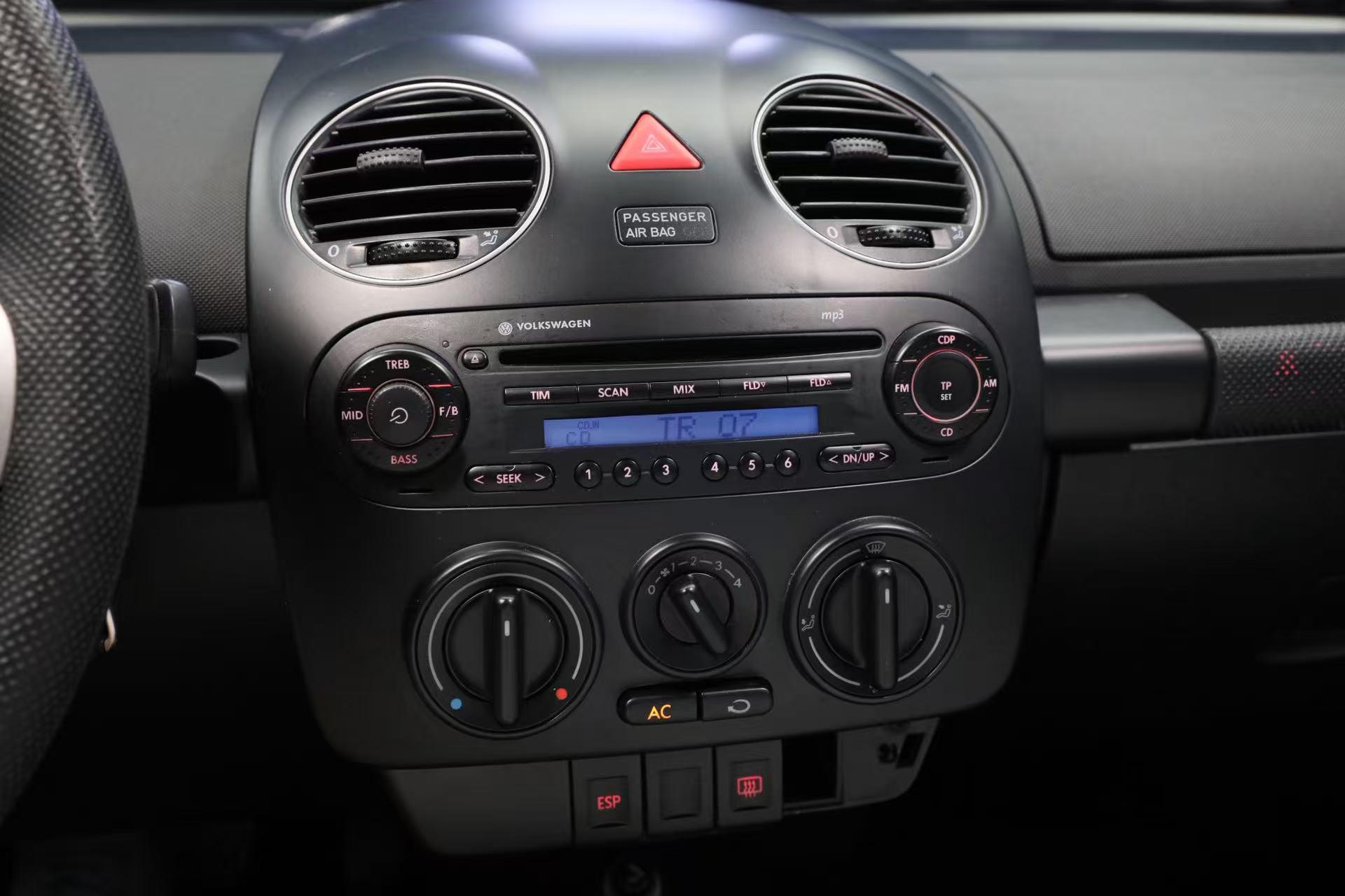 Volkswagen Beetle 2010 thumb 5