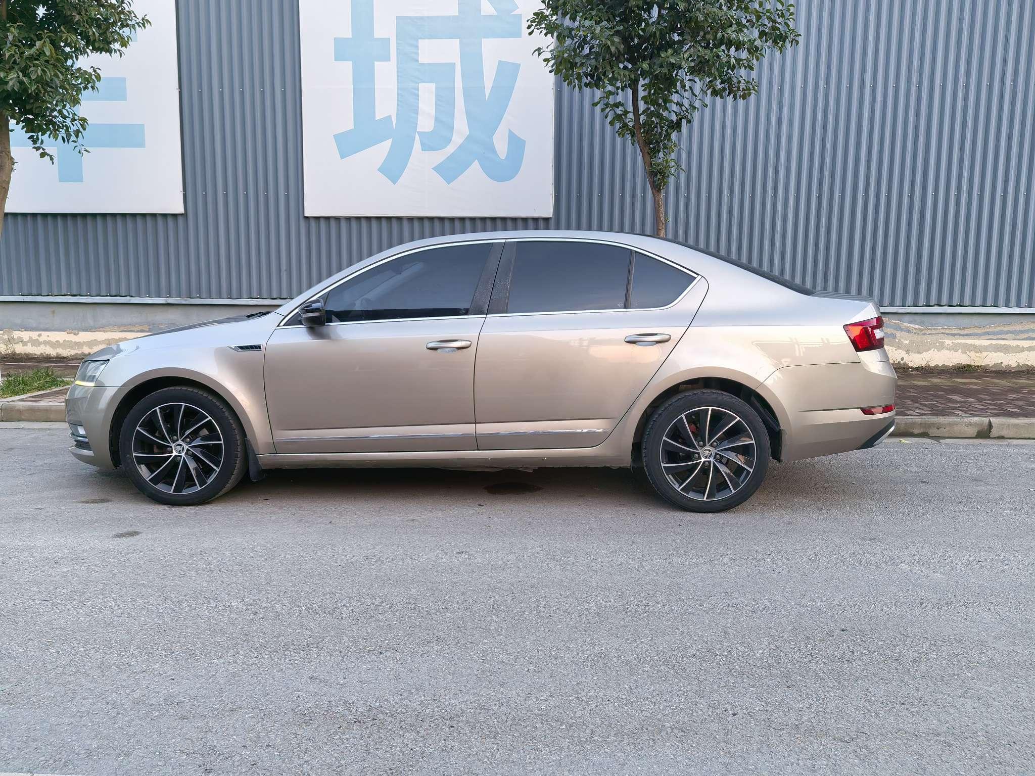 Skoda Octavia 2017 thumb 2