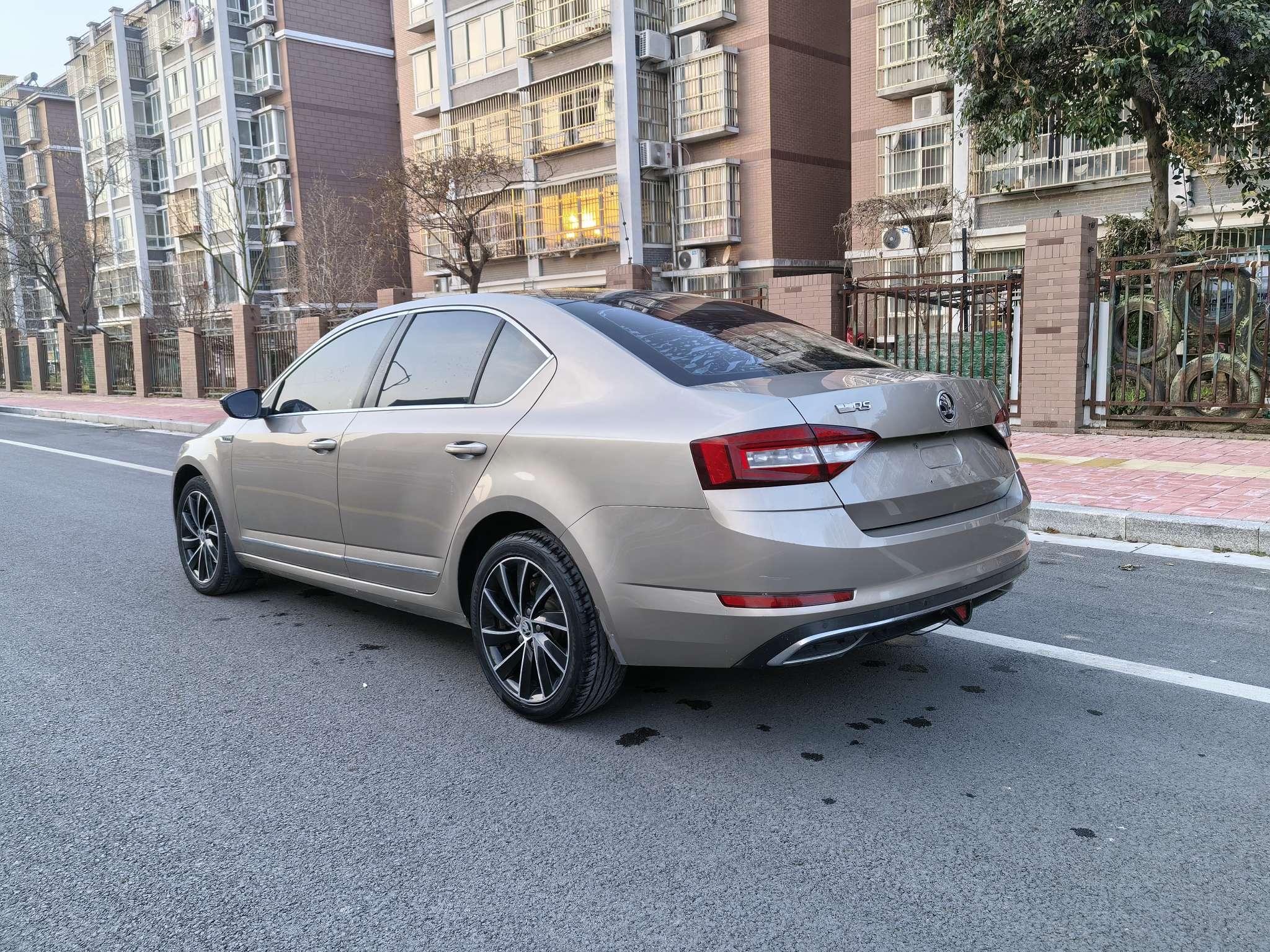 Skoda Octavia 2017 thumb 3