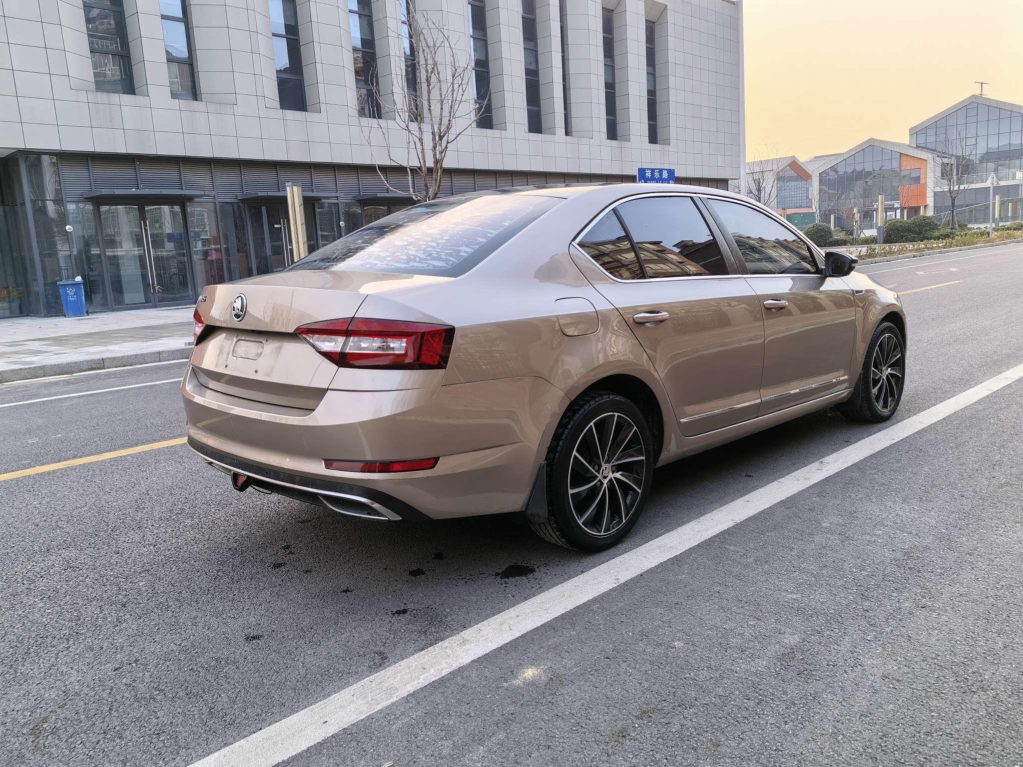 Skoda Octavia 2017 thumb 5