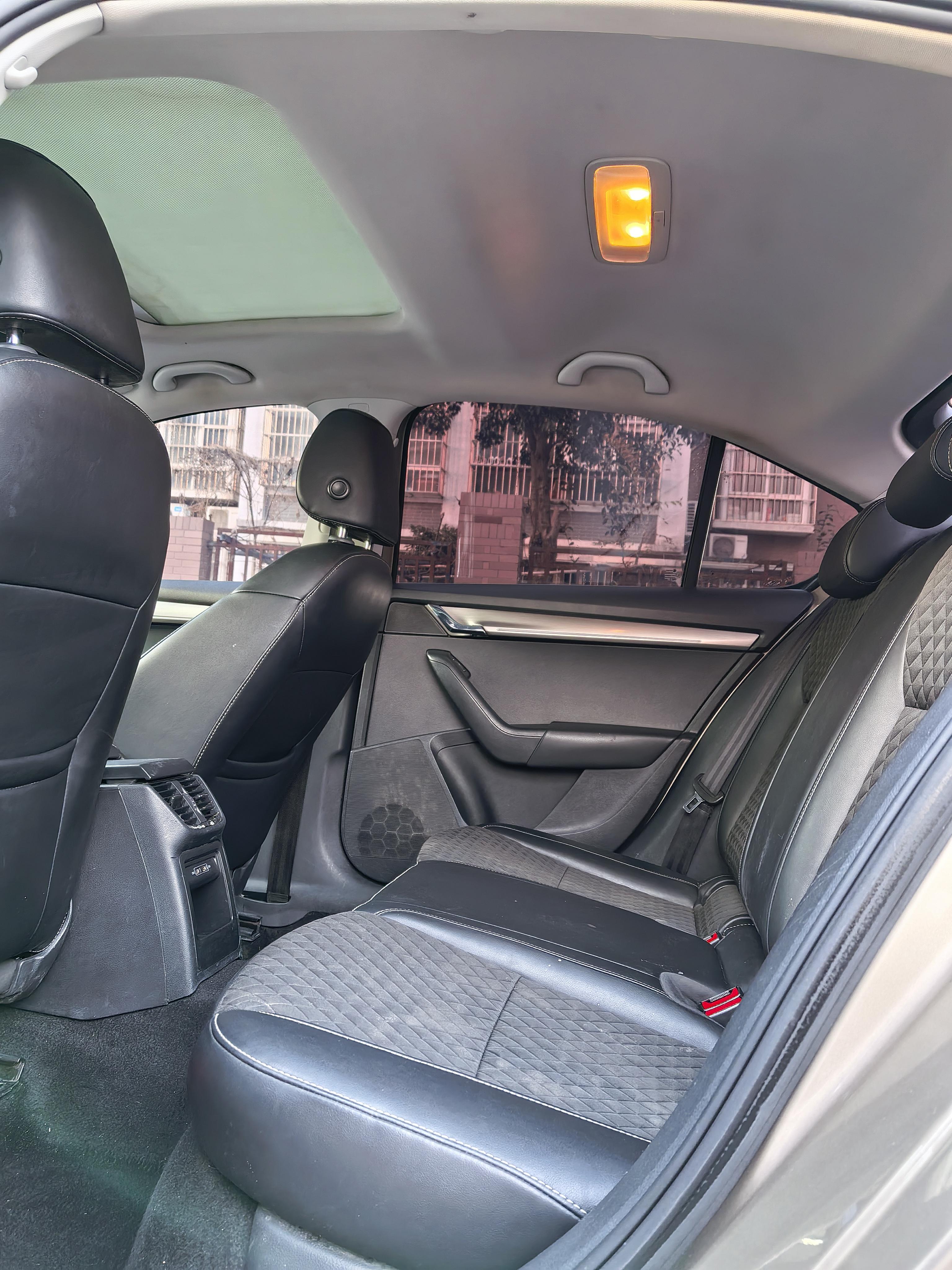 Skoda Octavia 2017 thumb 8