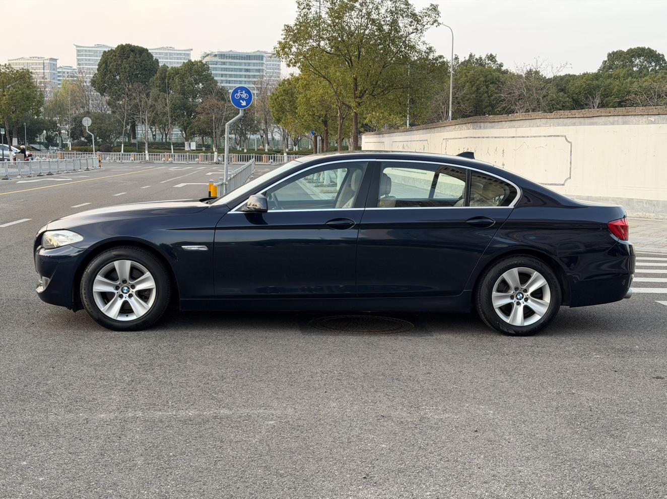 BMW 5 серии 2011 thumb 2