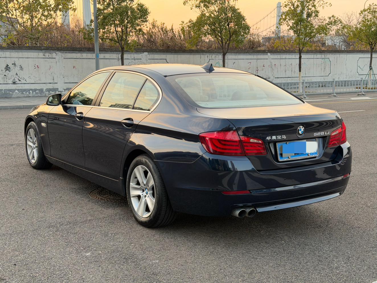 BMW 5 серии 2011 thumb 3