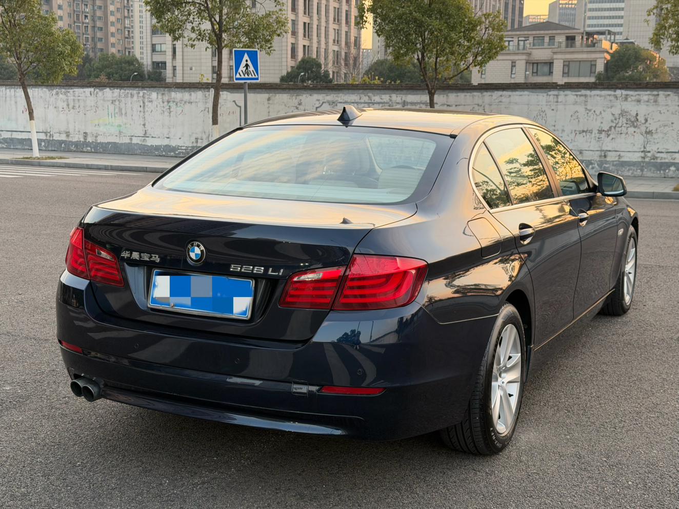 BMW 5 серии 2011 thumb 5