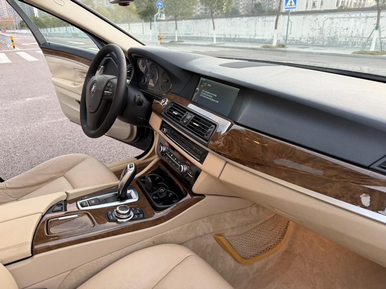BMW 5 серии 2011 thumb 6