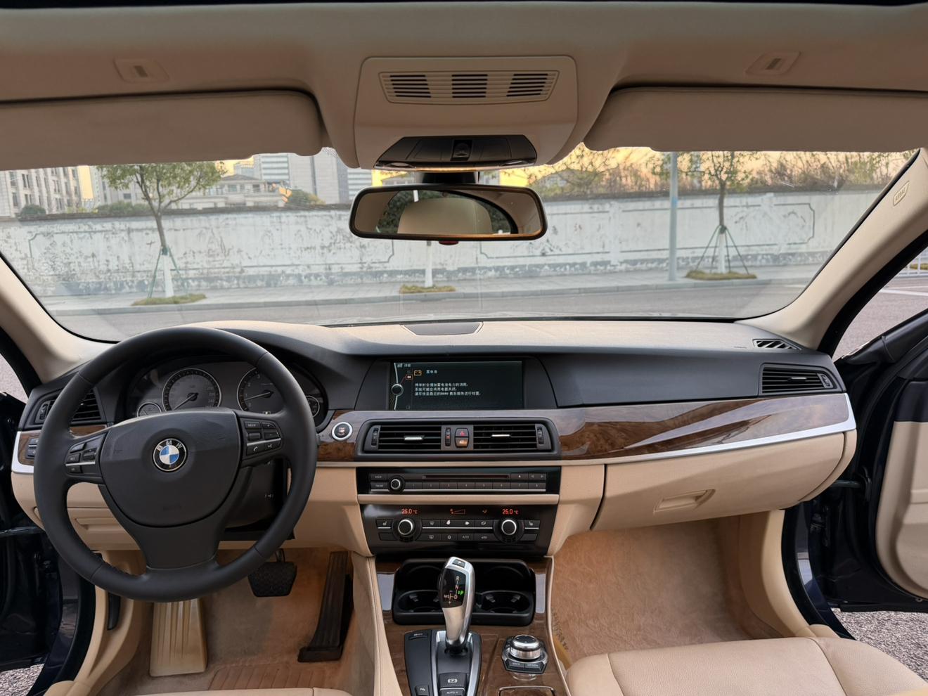 BMW 5 серии 2011 thumb 8