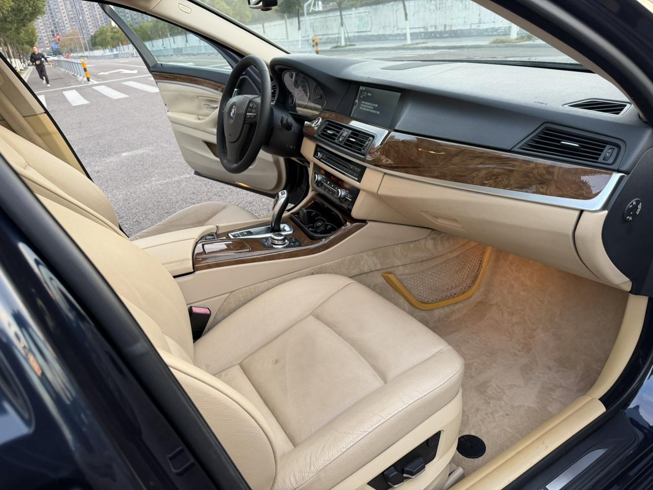 BMW 5 серии 2011 thumb 10