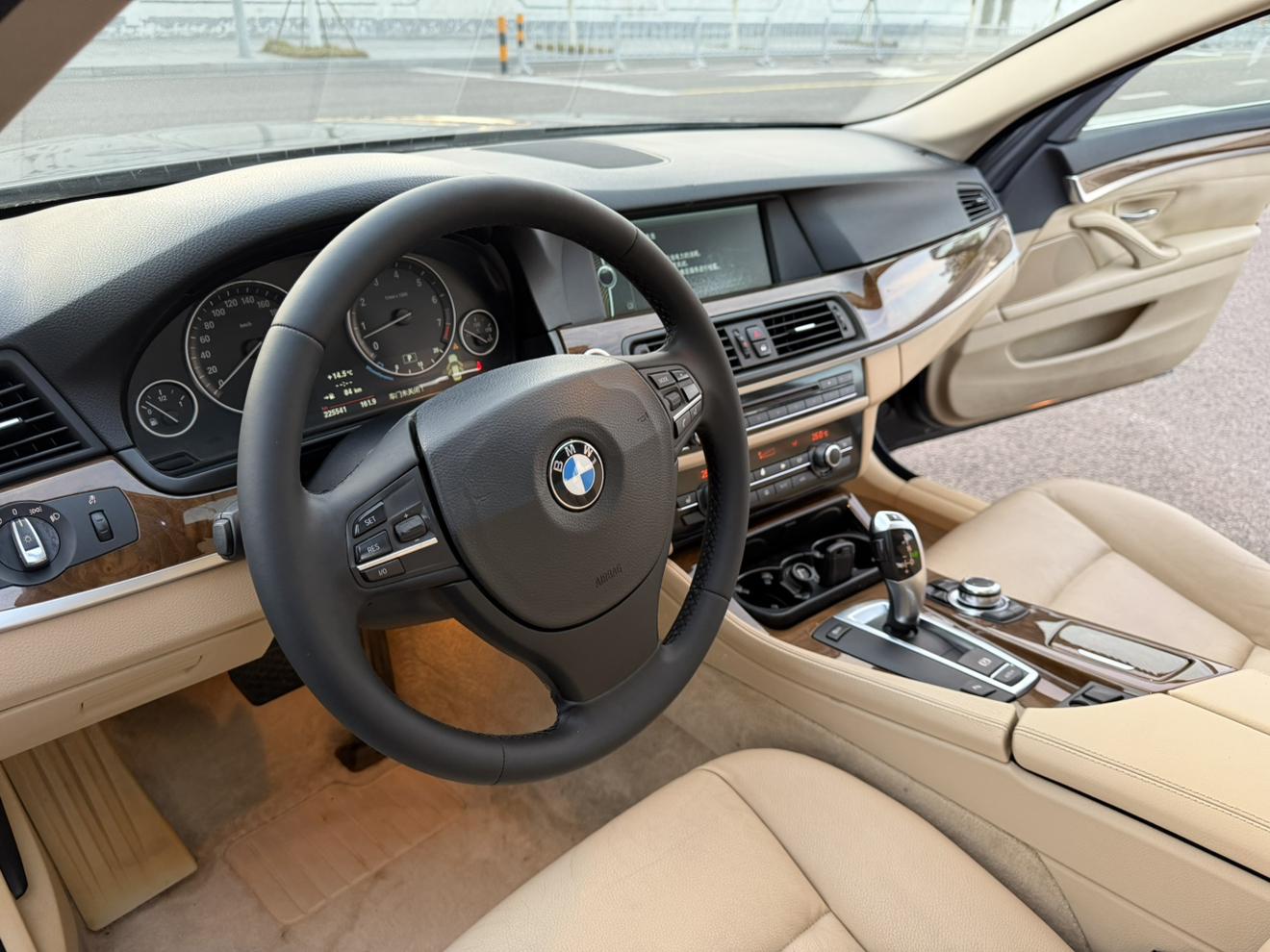 BMW 5 серии 2011 thumb 11