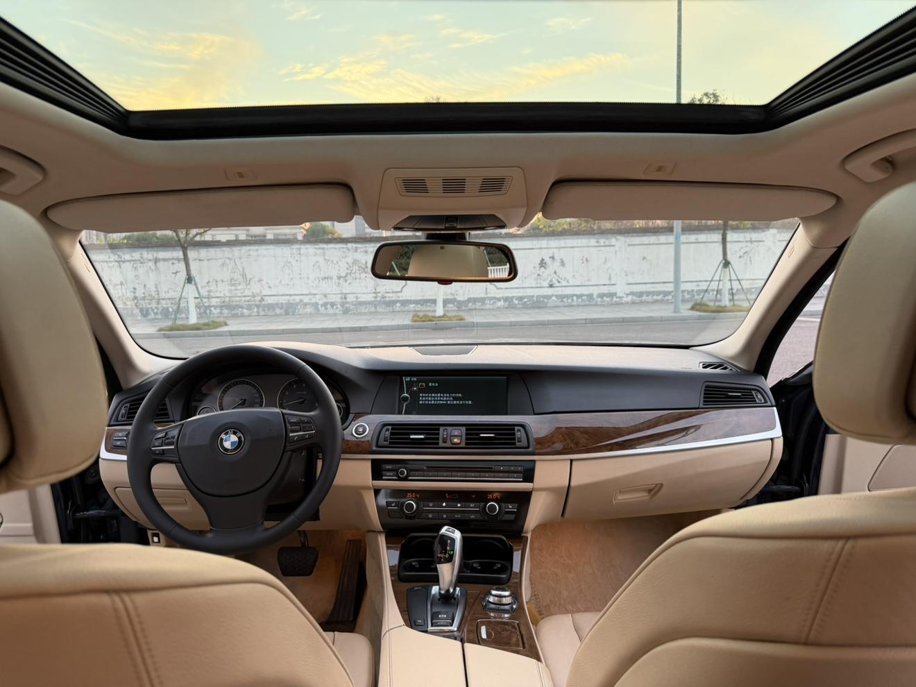 BMW 5 серии 2011 thumb 12