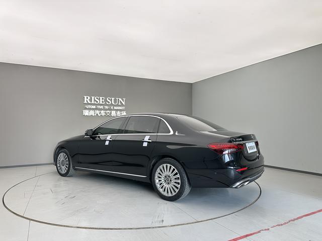 Mercedes-Benz E-Class 2023 thumb 4