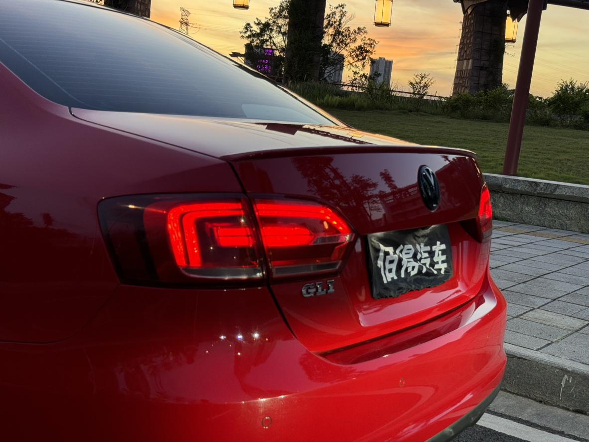 Volkswagen Sagitar 2015 thumb 8