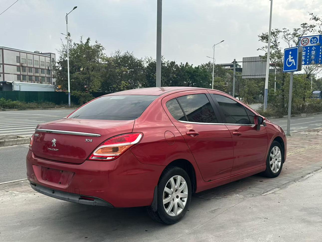 Peugeot 308 2014 thumb 4