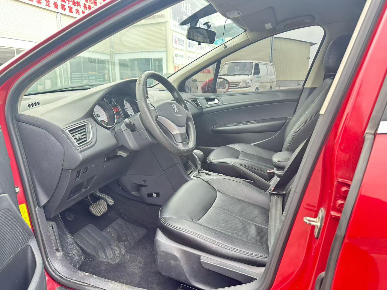 Peugeot 308 2014 thumb 6