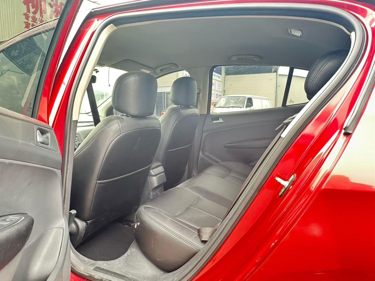 Peugeot 308 2014 thumb 7