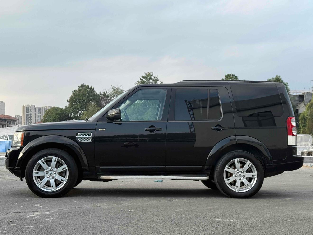 Land Rover Discovery 2010 thumb 2