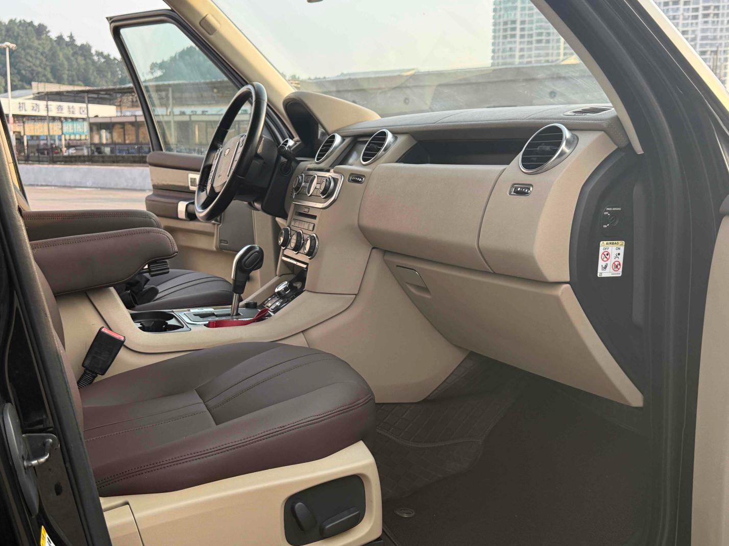 Land Rover Discovery 2010 thumb 11