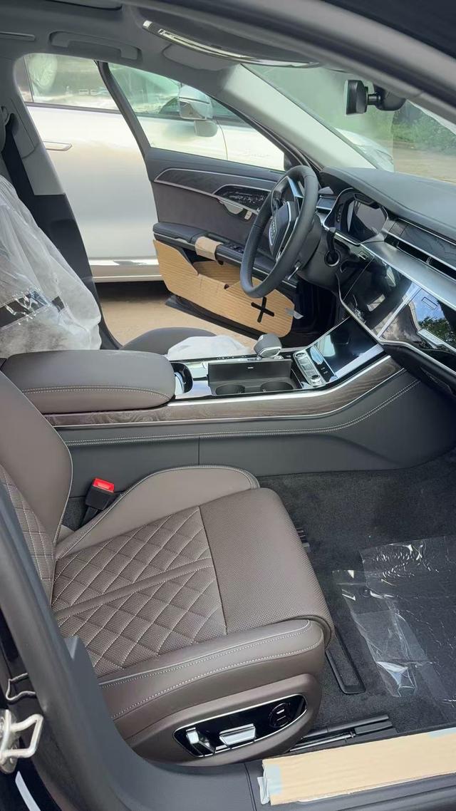Audi A8 2025 thumb 3