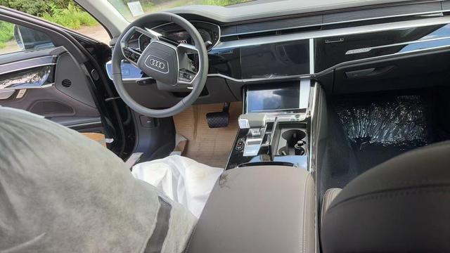Audi A8 2025 thumb 5
