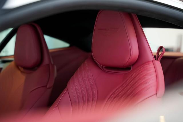 Aston Martin DB11 2023 thumb 3