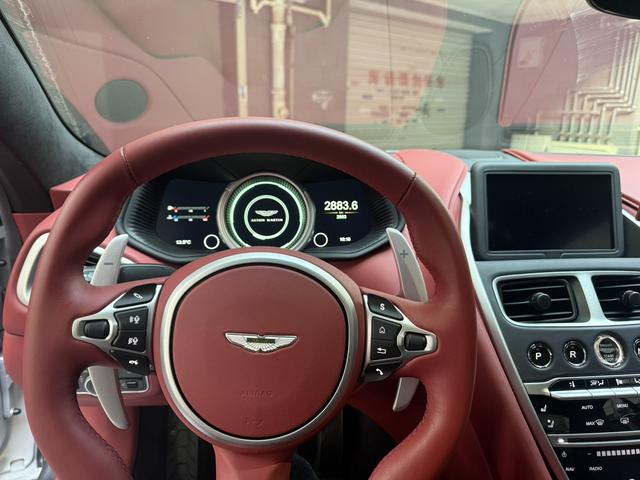 Aston Martin DB11 2023 thumb 6