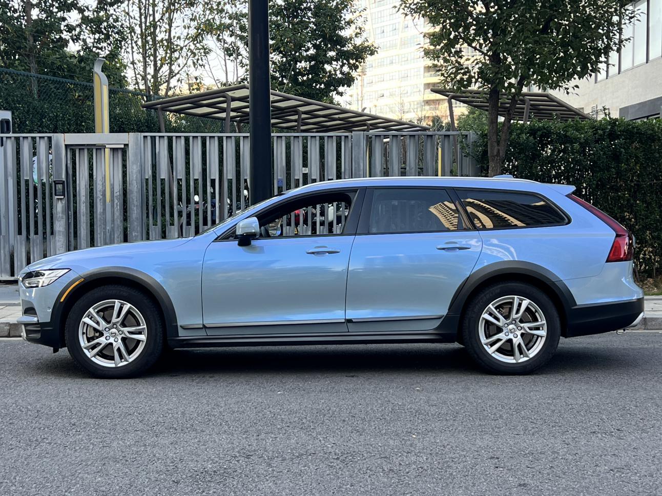 Volvo V90 2018 thumb 2