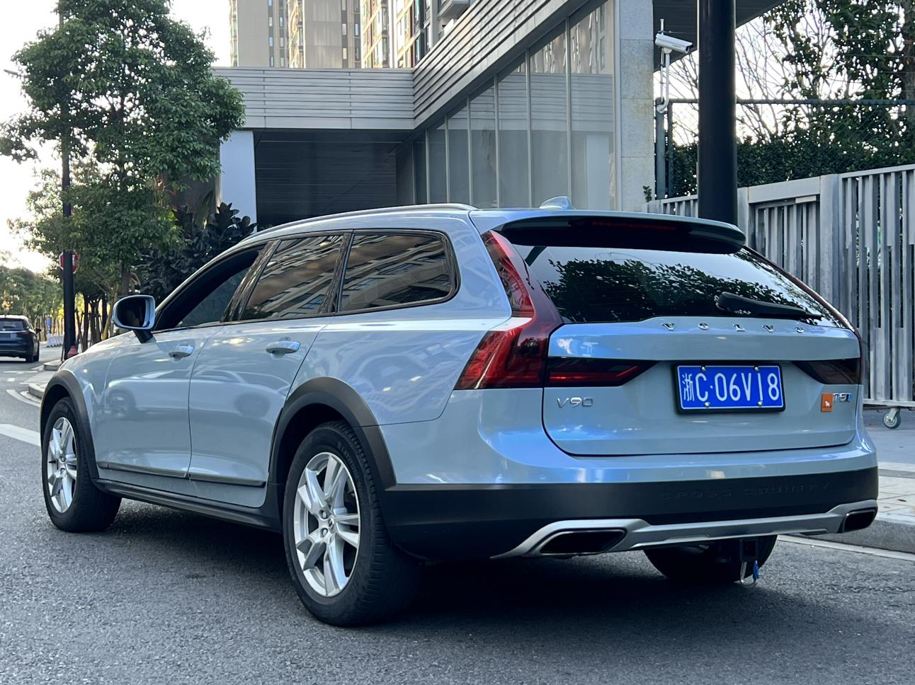 Volvo V90 2018 thumb 3