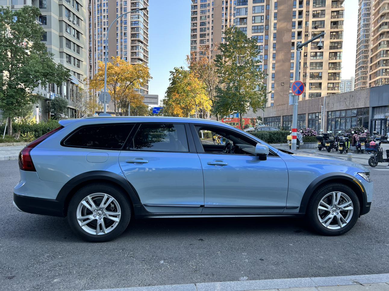 Volvo V90 2018 thumb 6