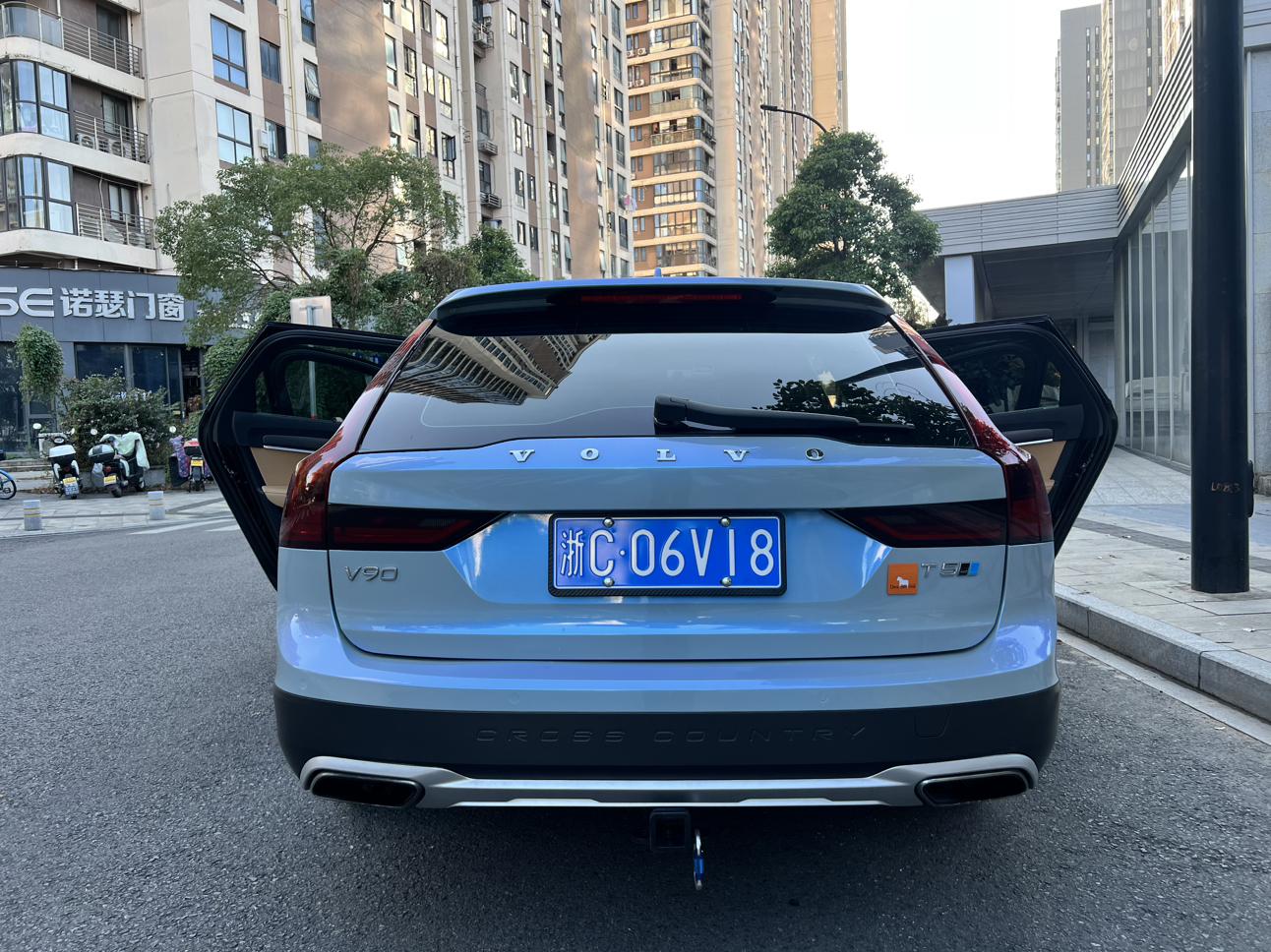 Volvo V90 2018 thumb 11