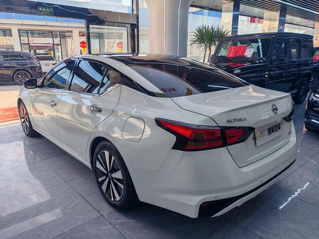 Nissan Altima 2021 thumb 2