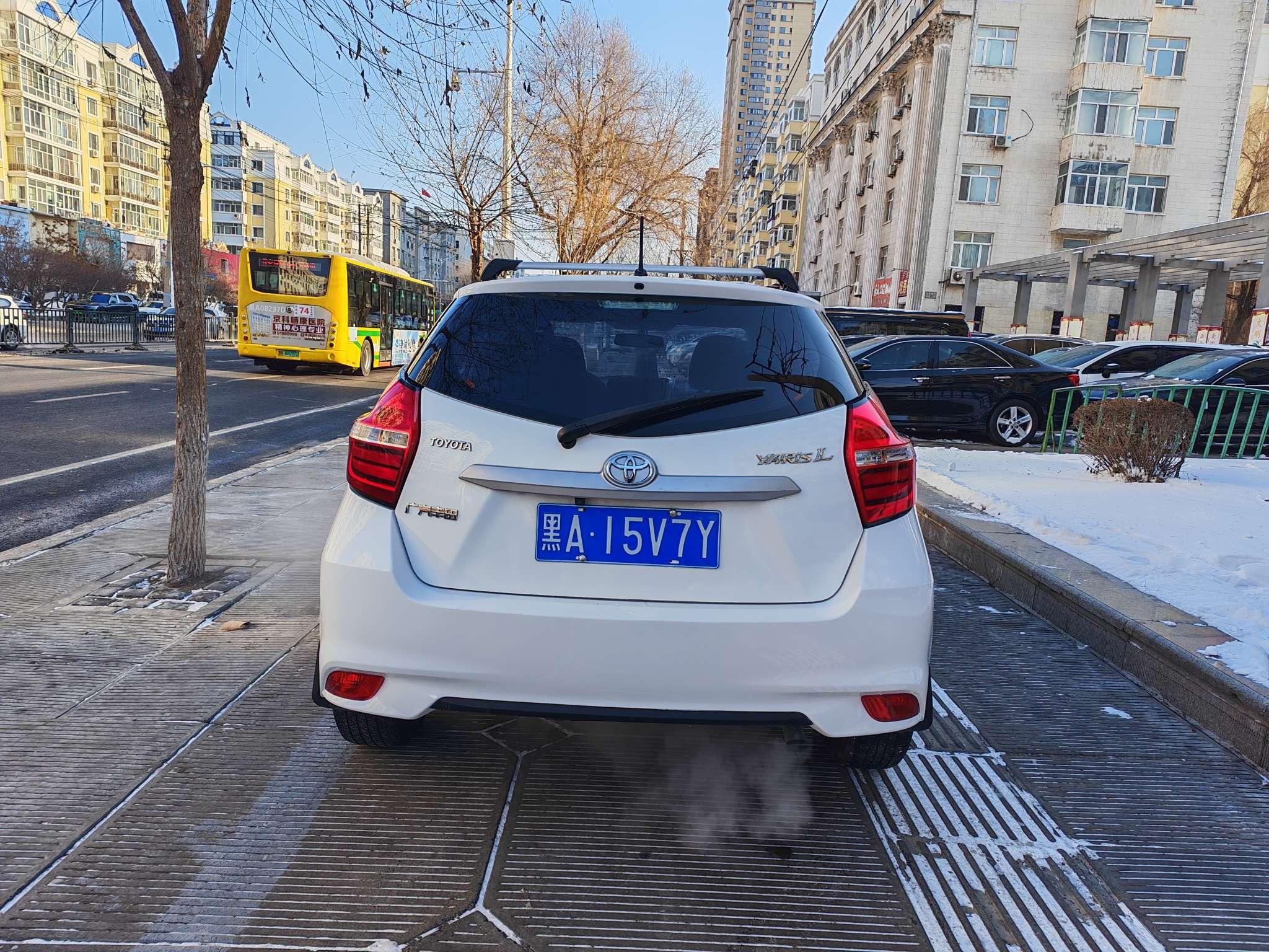 Toyota Yaris 2018 thumb 3