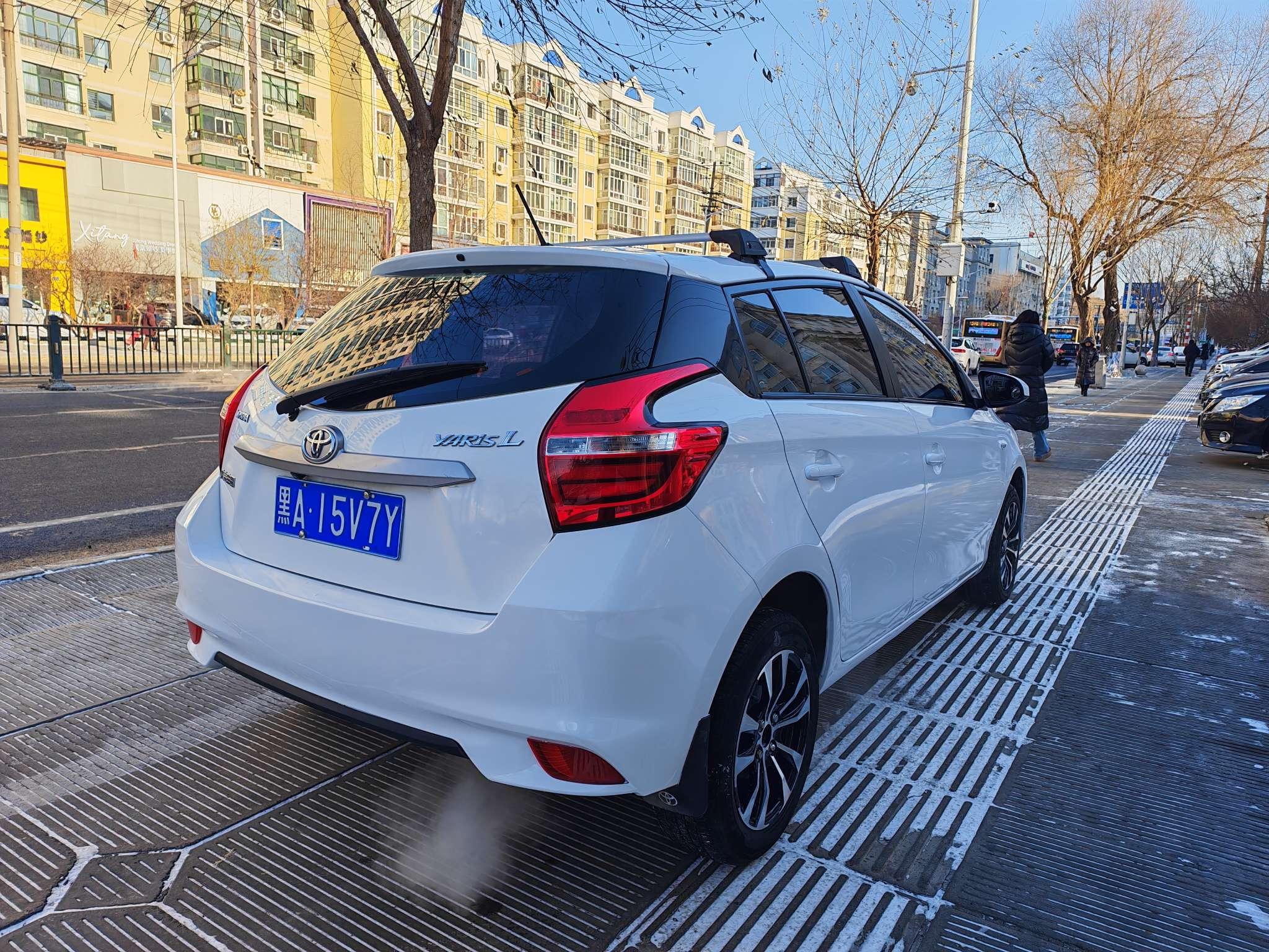 Toyota Yaris 2018 thumb 4