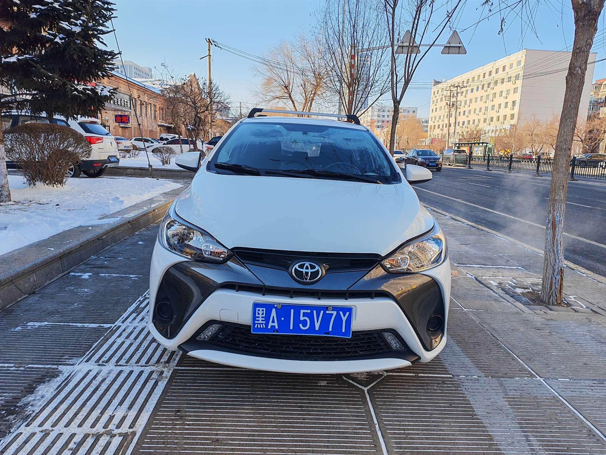 Toyota Yaris 2018 thumb 9