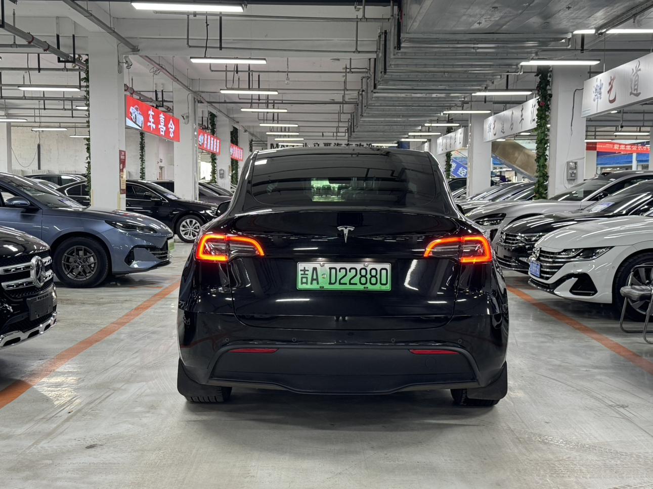Tesla Model Y 2024 thumb 3