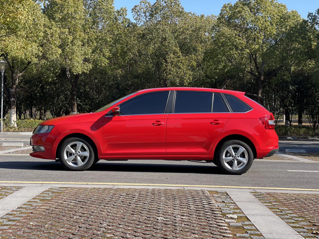 Skoda Scala 2020 thumb 2
