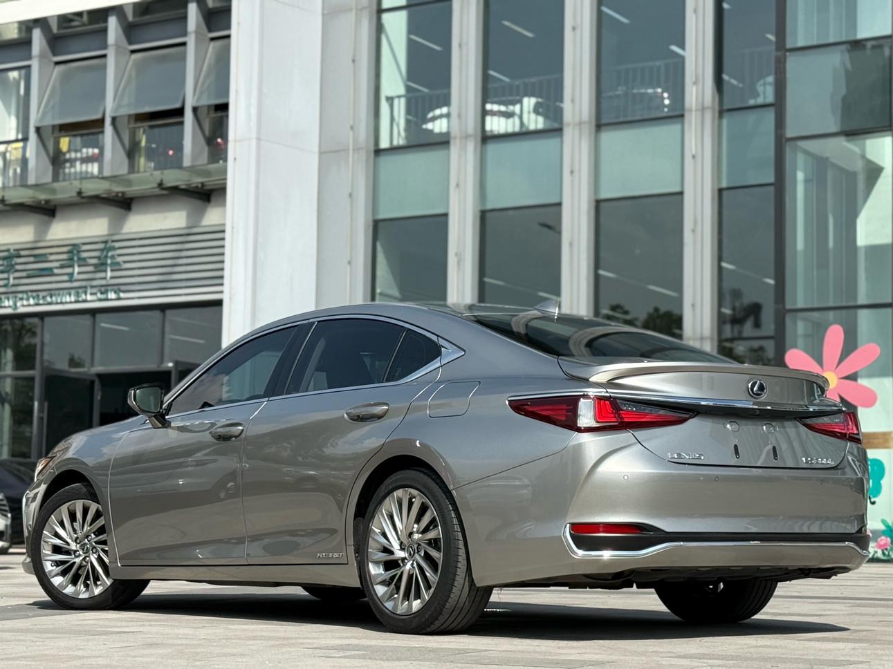 Lexus ES 2019 thumb 2