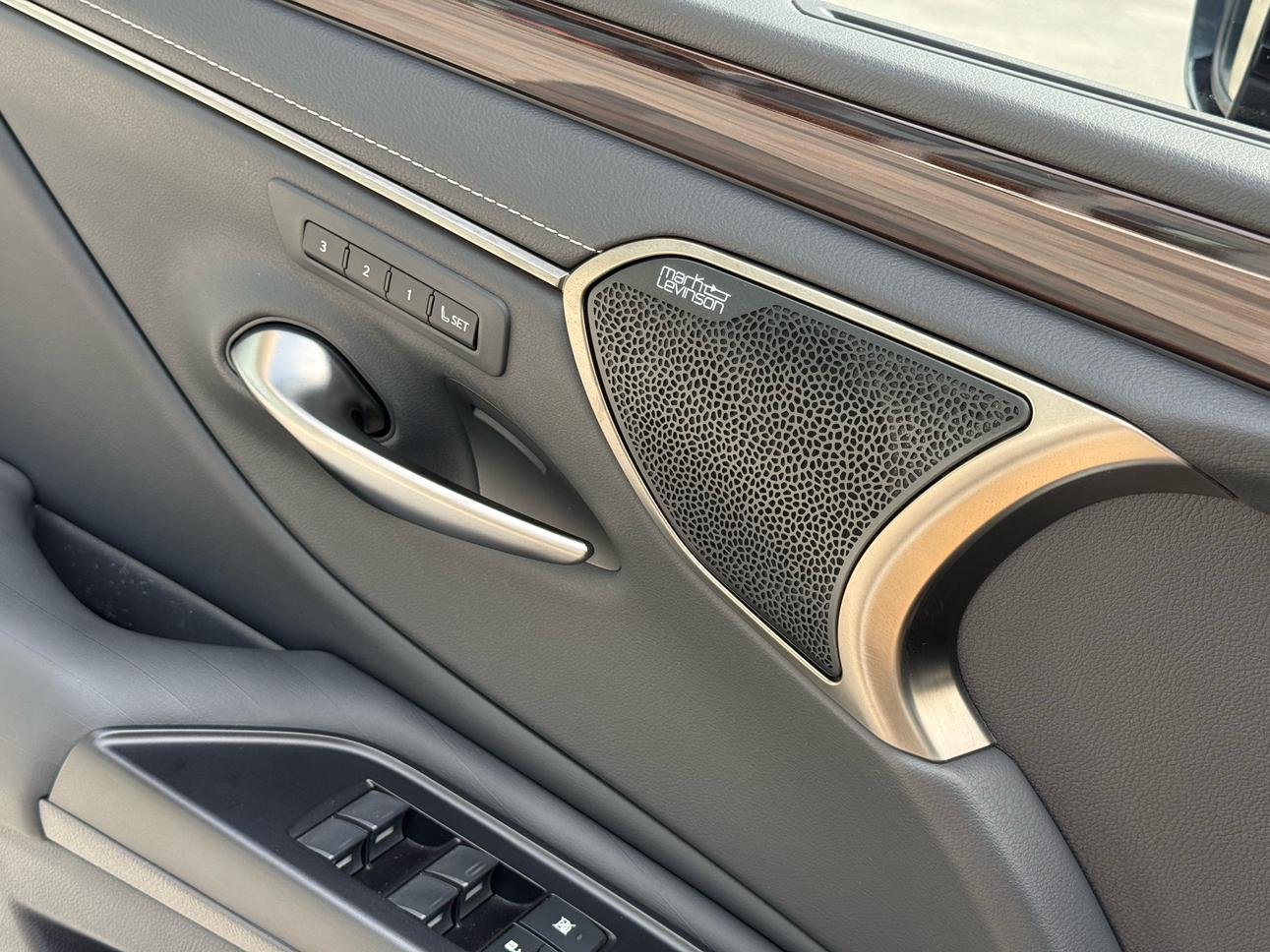 Lexus ES 2019 thumb 5