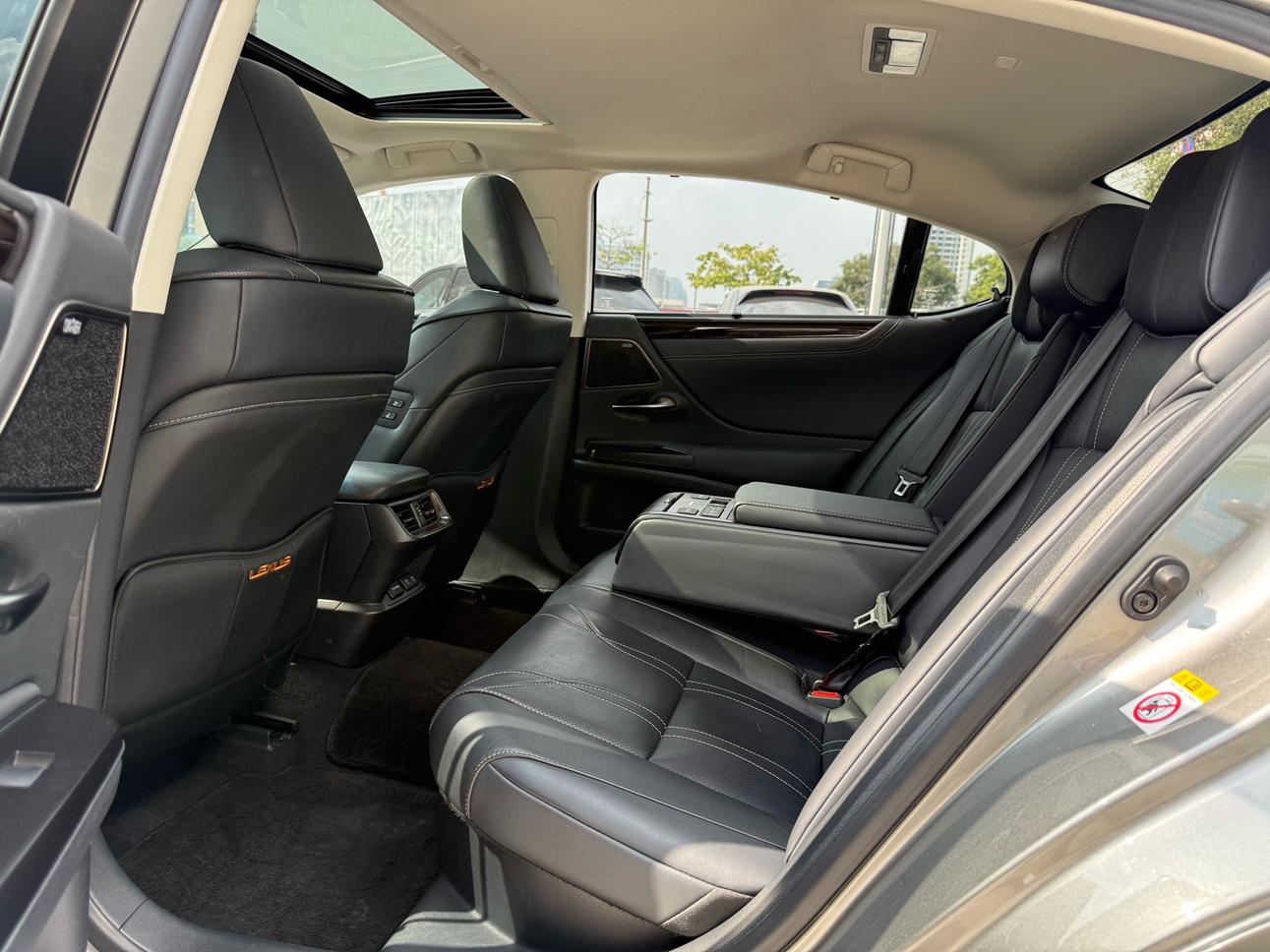 Lexus ES 2019 thumb 12