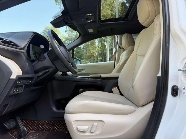 Toyota Granvia 2024 thumb 3