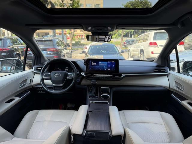 Toyota Granvia 2024 thumb 5
