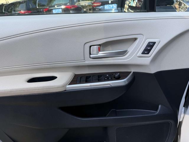 Toyota Granvia 2024 thumb 9