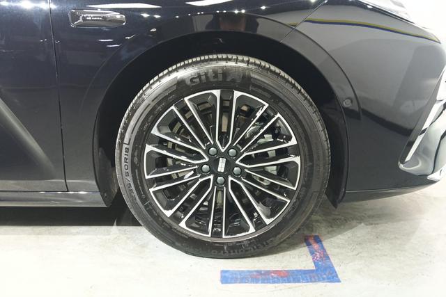 Geely Galaxy 8 PHEV 2025 thumb 2