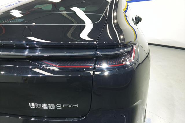Geely Galaxy 8 PHEV 2025 thumb 5
