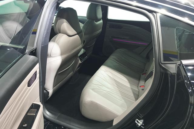 Geely Galaxy 8 PHEV 2025 thumb 10
