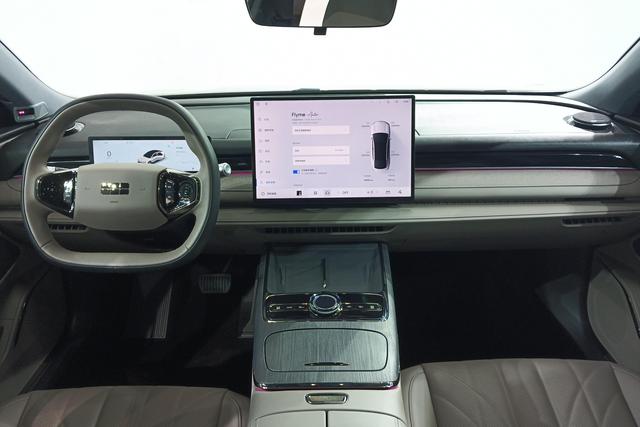 Geely Galaxy 8 PHEV 2025 thumb 11