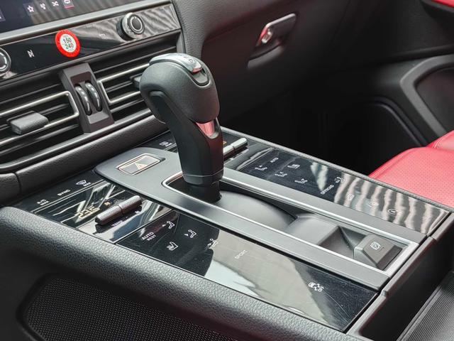 Porsche Macan 2022 thumb 9