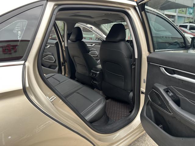 Geely Emgrand 2022 thumb 5